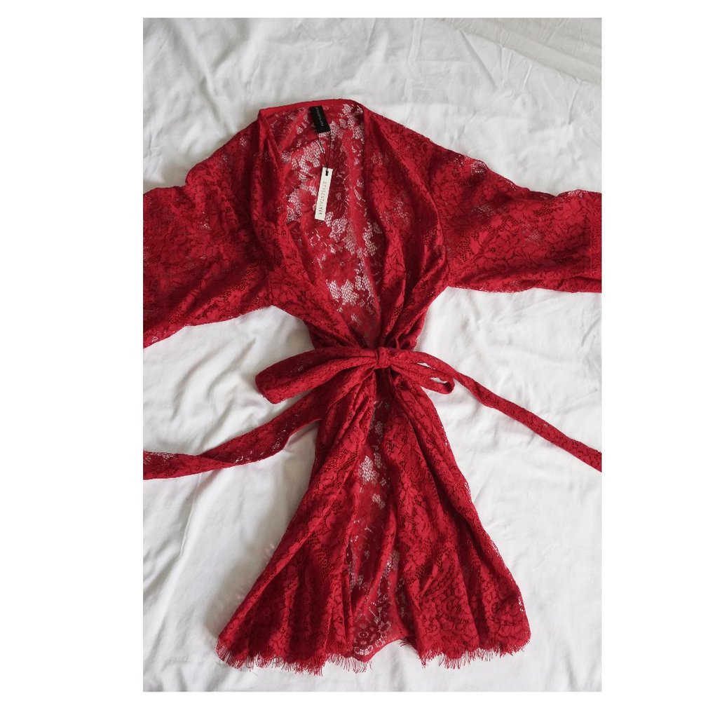 Stylestalker lace robe - NWT